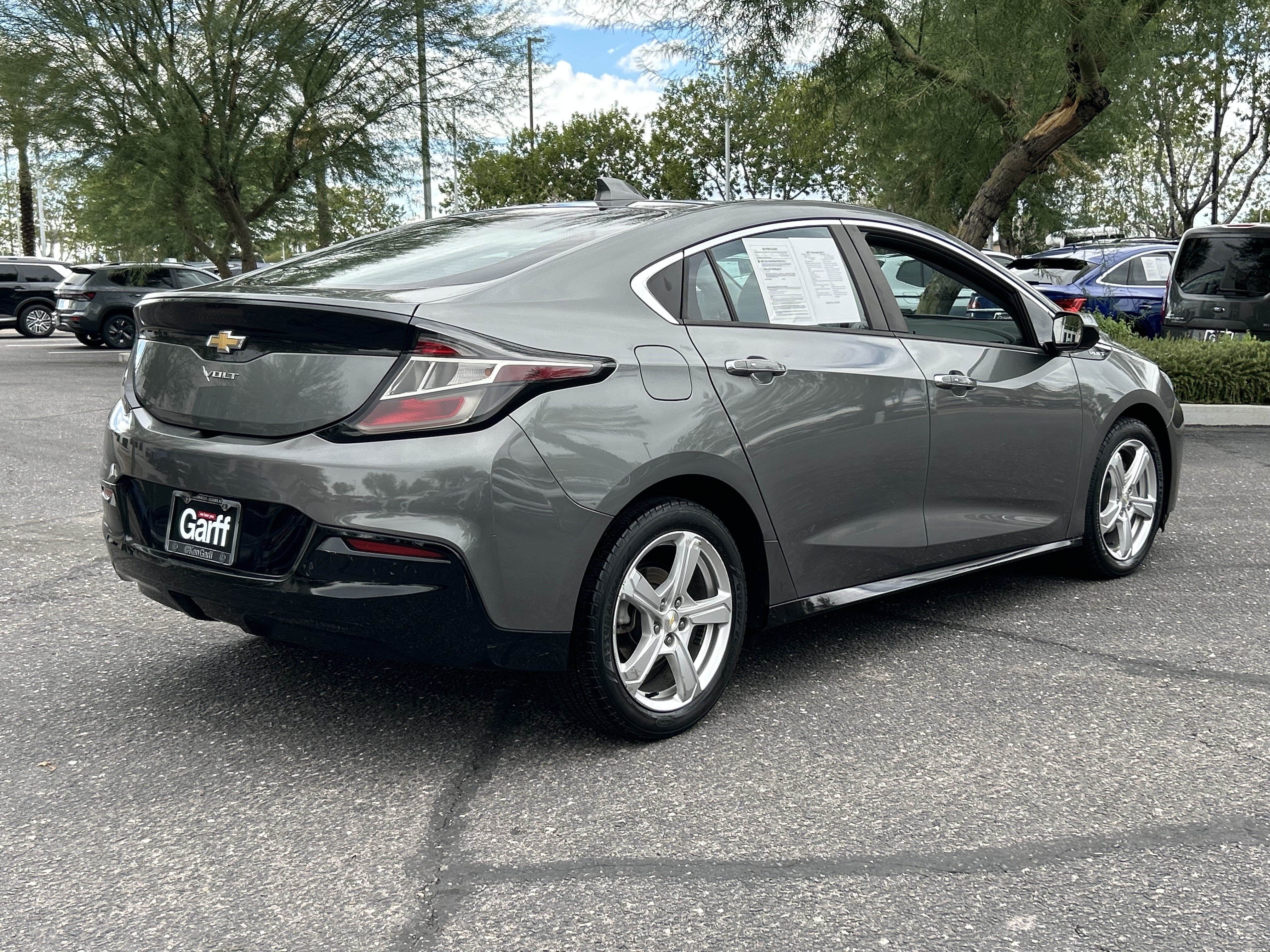 Used 2017 Chevrolet Volt LT w/ Comfort Package FWD image 4