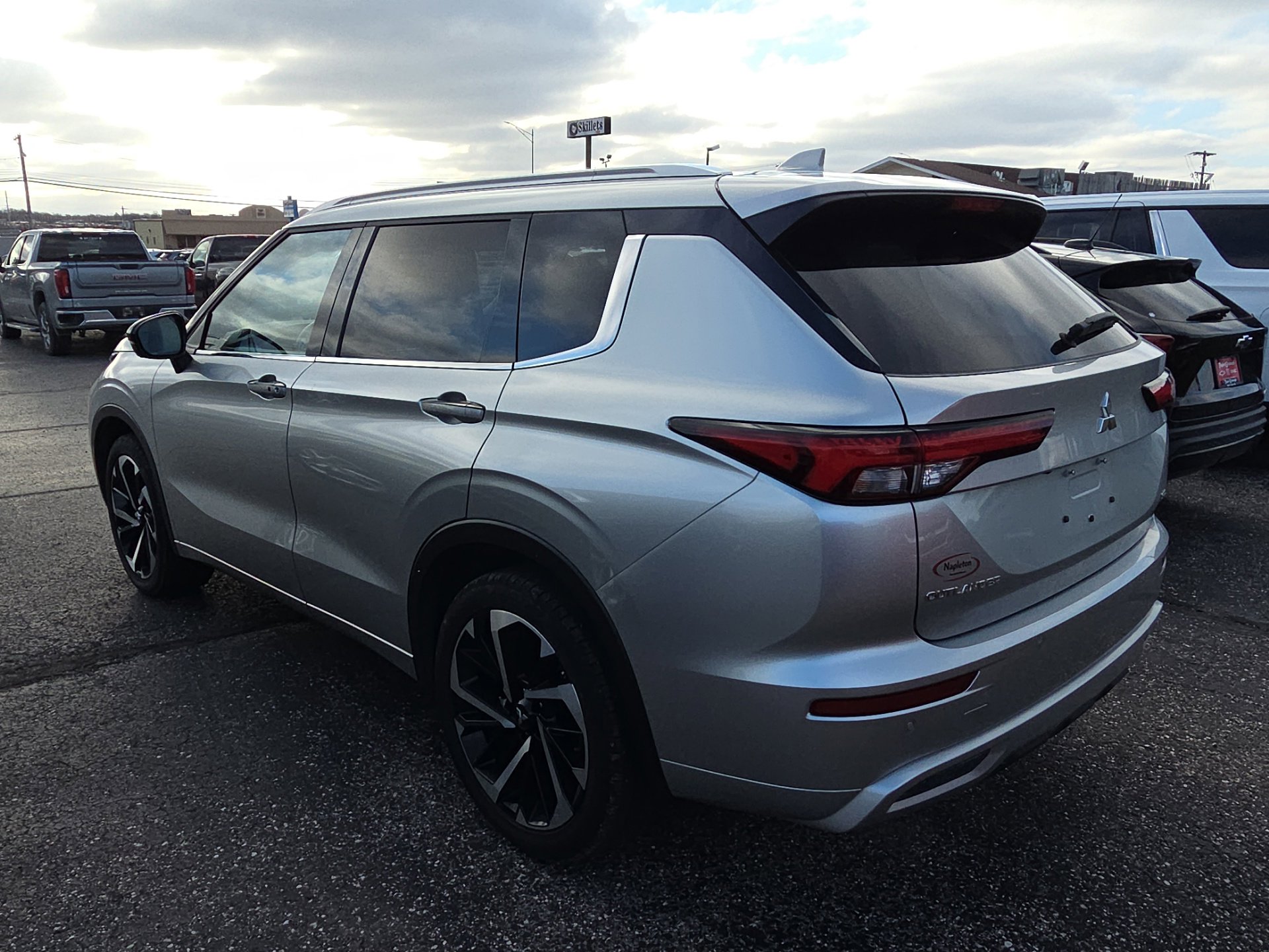 Used 2024 Mitsubishi Outlander SEL image 4