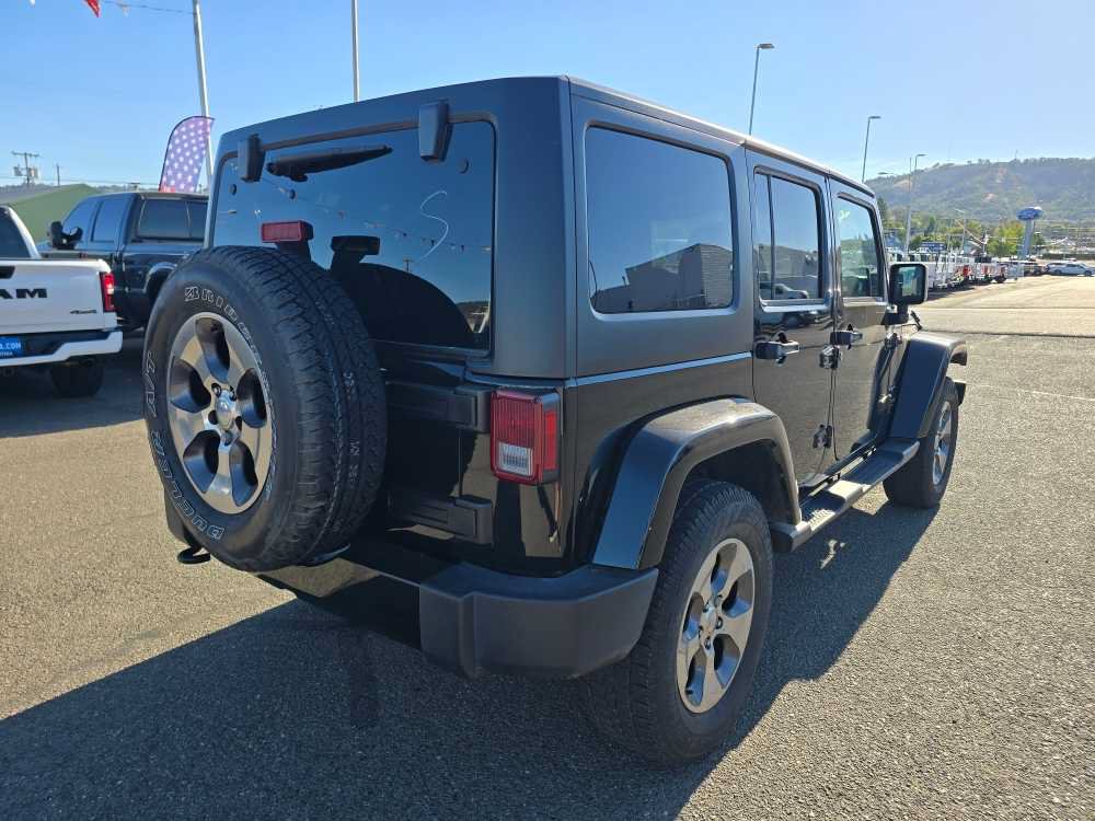 Used 2018 Jeep Wrangler Unlimited Sahara AWD/4WD image 17