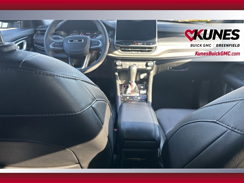 Used 2025 Jeep Compass Trailhawk image 38