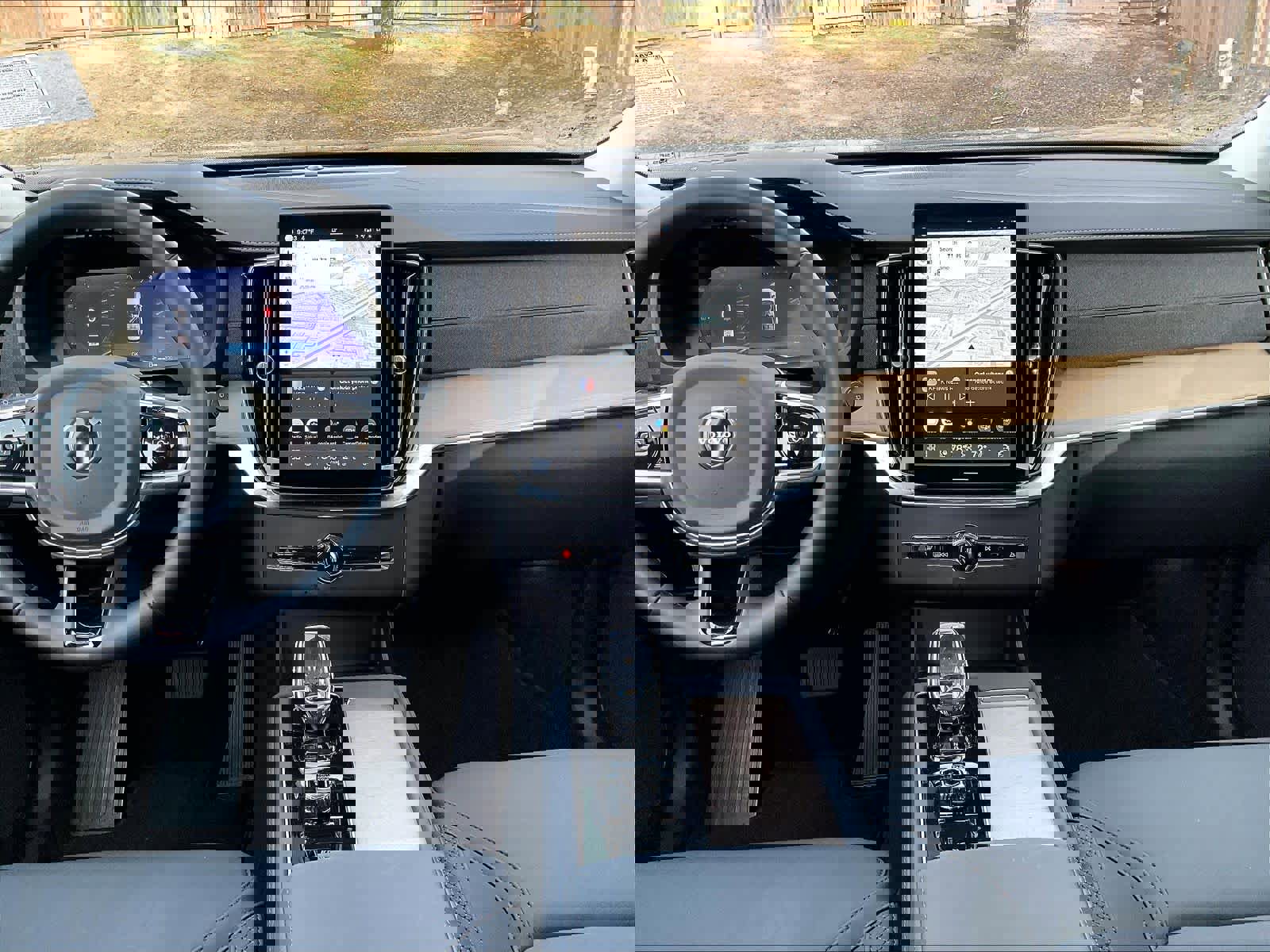 Used 2025 Volvo XC90 B6 Core w/ Protection Package Premier image 9