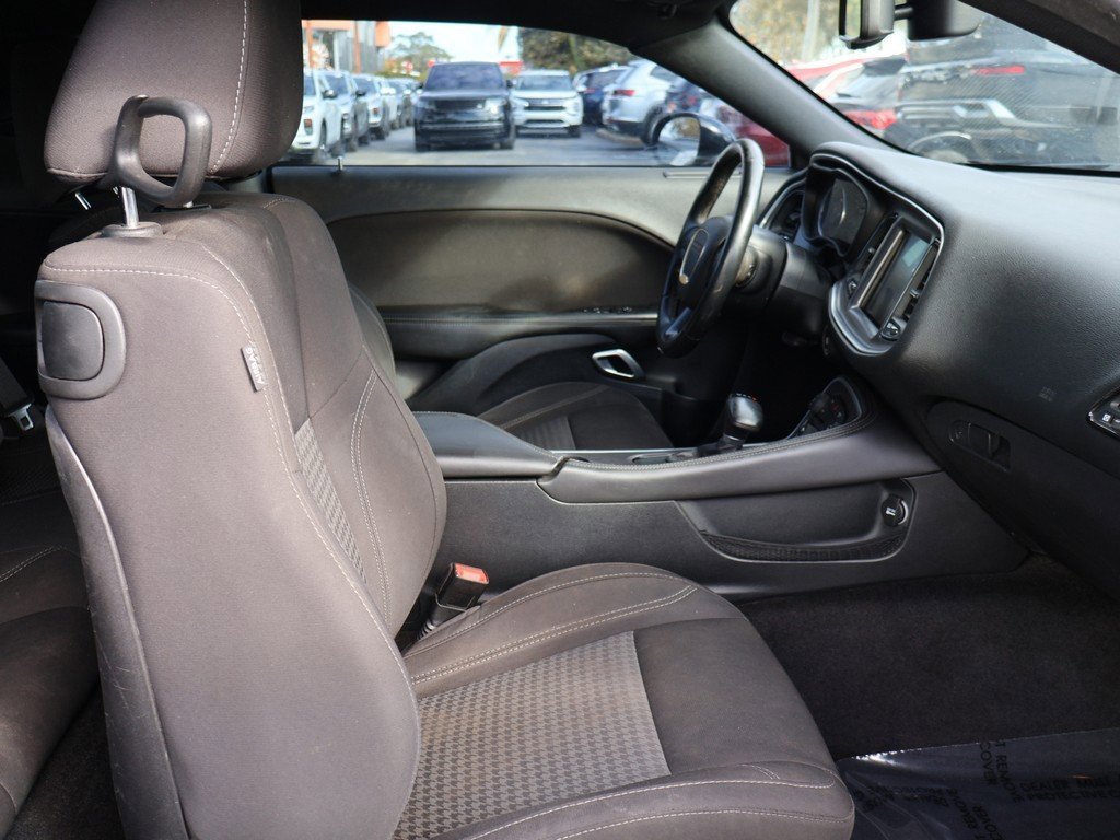 Used 2017 Dodge Challenger R/T image 21