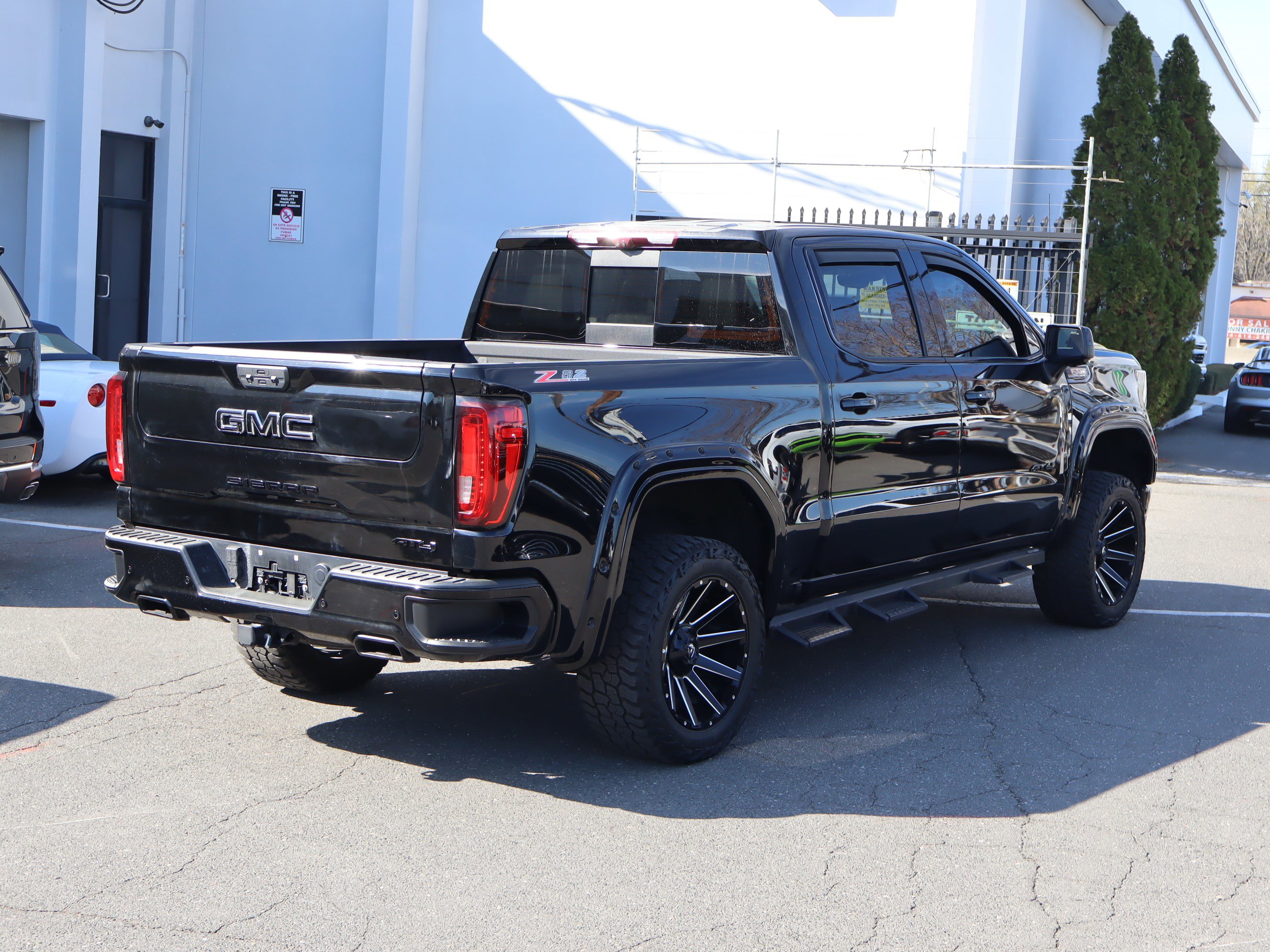 Used 2023 GMC Sierra 1500 AT4 w/ AT4 Premium Package AWD/4WD image 10
