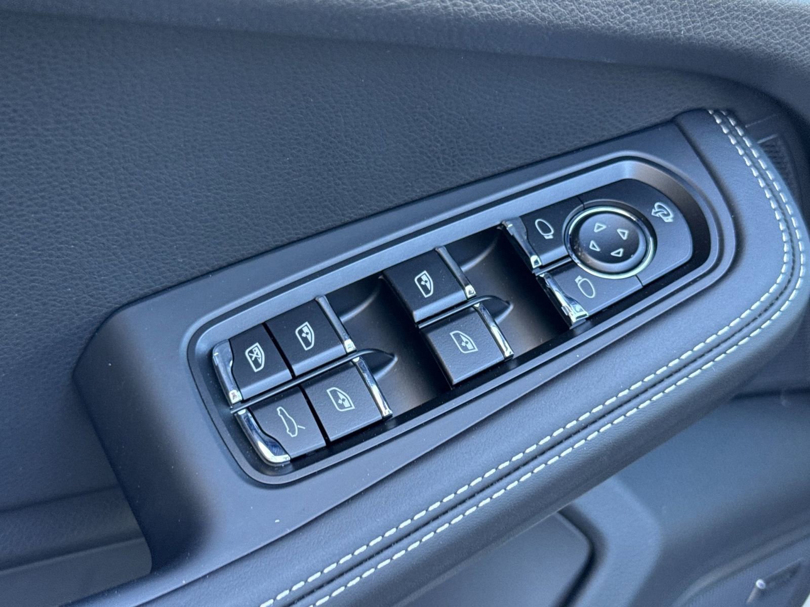 New 2026 Porsche Macan S image 13