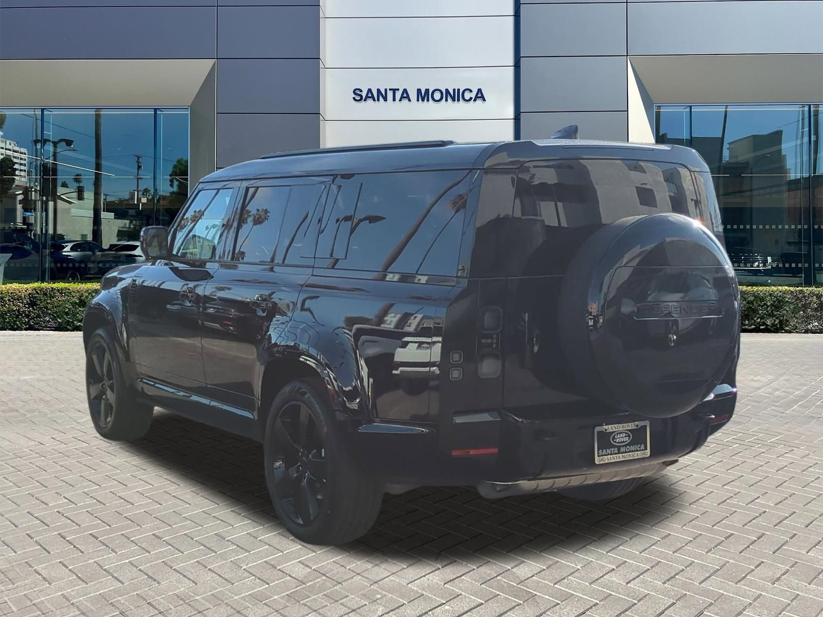 New 2026 Land Rover Defender 130 X-Dynamic SE image 3