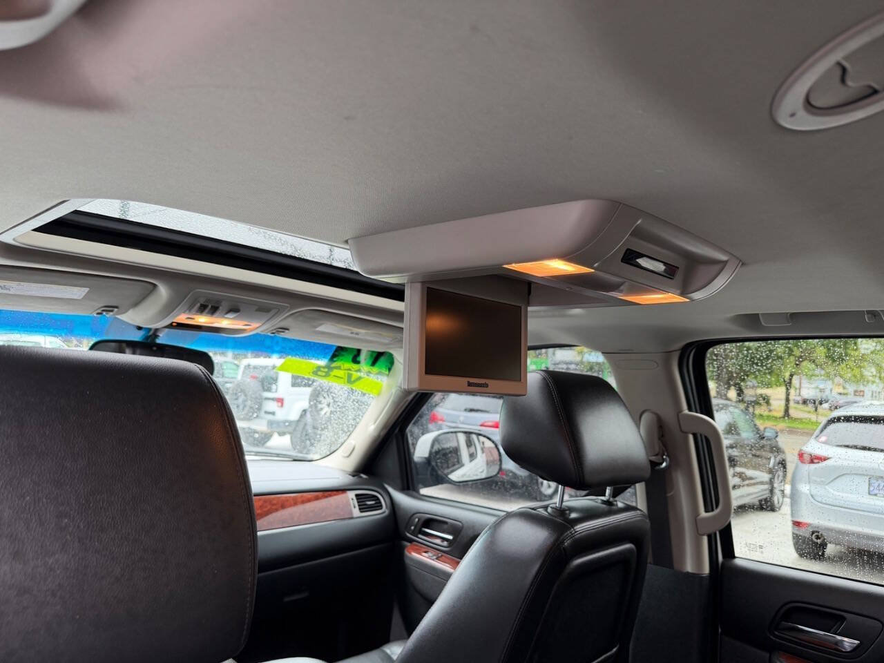 Used 2013 Chevrolet Tahoe LT w/ Luxury Package AWD/4WD image 16