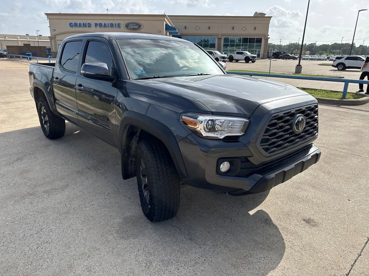 Used 2022 Toyota Tacoma TRD Off-Road AWD/4WD image 18
