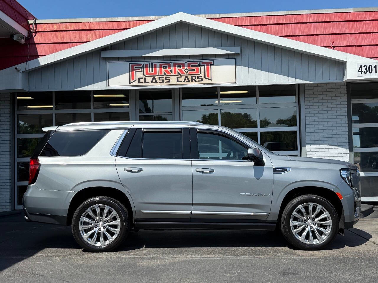 Used 2024 GMC Yukon Denali w/ Max Trailering Package image 2