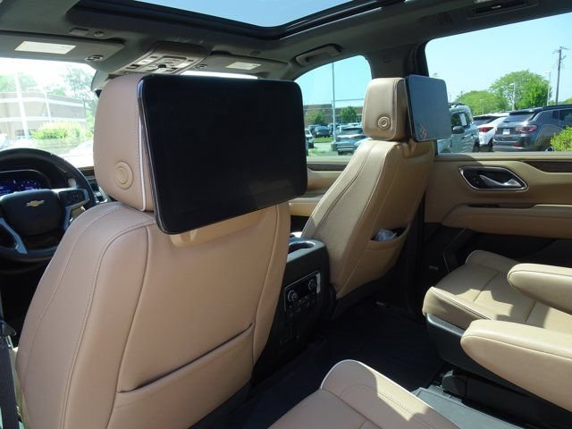Used 2024 Chevrolet Suburban Premier w/ Advanced Technology Package AWD/4WD image 17
