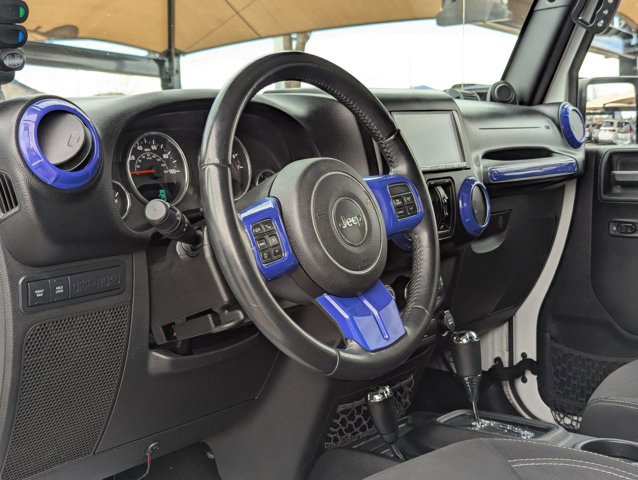 Used 2014 Jeep Wrangler Unlimited Rubicon w/ Connectivity Group AWD/4WD image 10