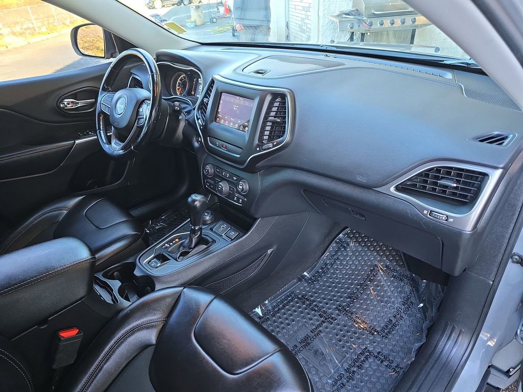 Used 2020 Jeep Cherokee Latitude Plus w/ Cold Weather Group image 30