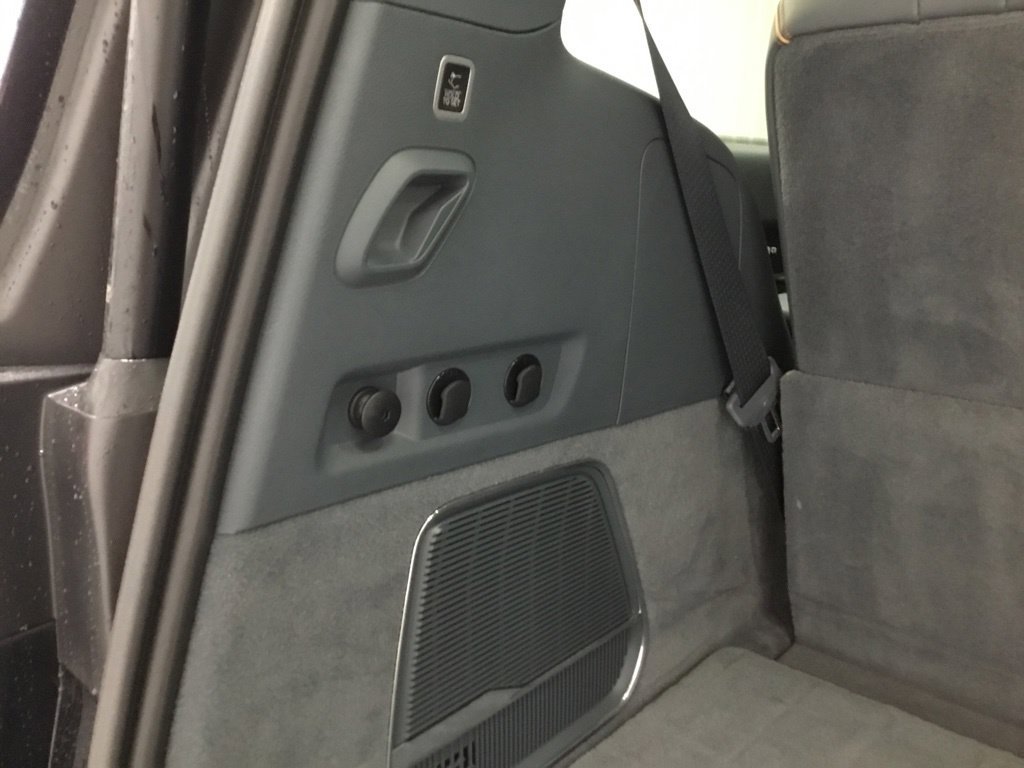 Used 2022 Jeep Grand Wagoneer Series II AWD/4WD image 18