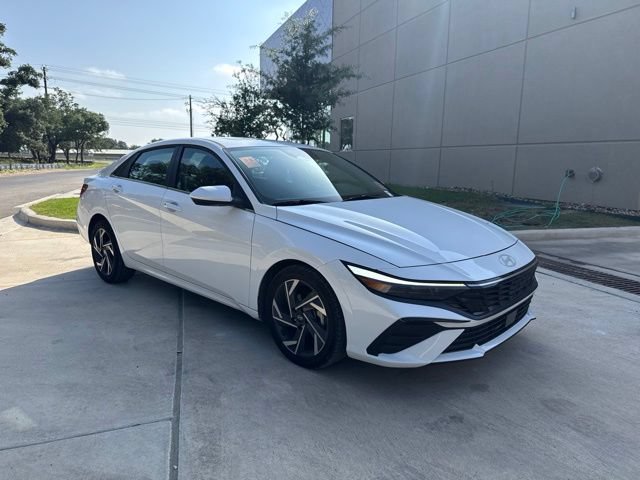 Used 2025 Hyundai Elantra SEL FWD image 5