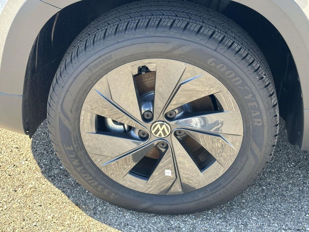 New 2025 Volkswagen Taos S image 7