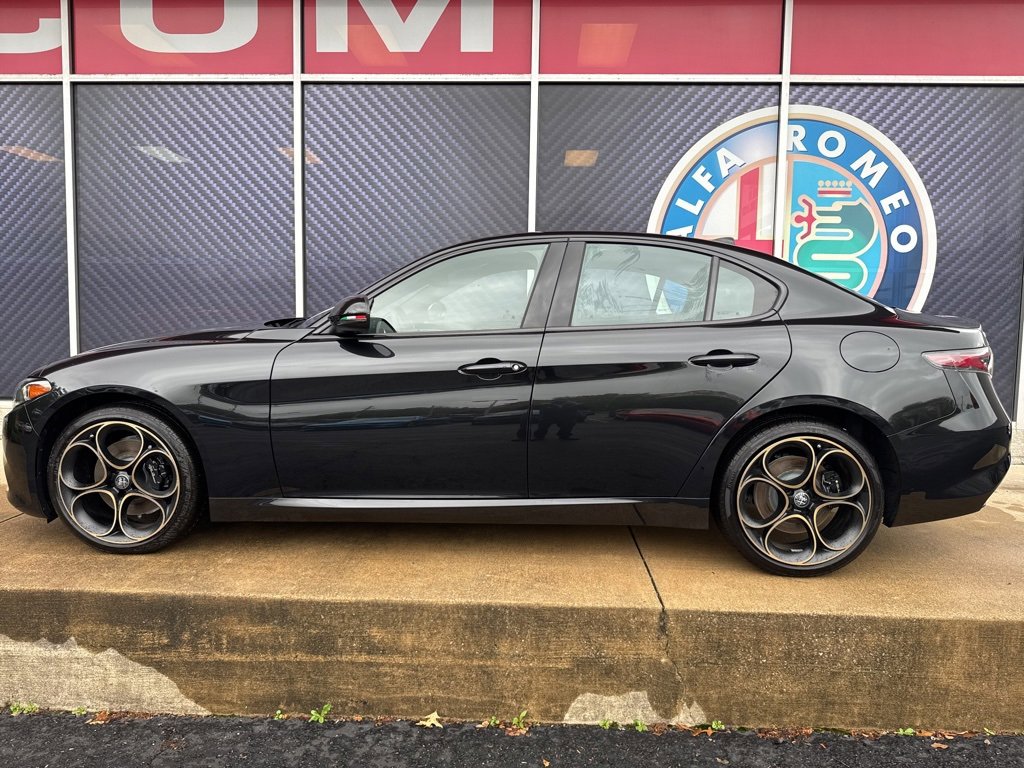 New 2025 Alfa Romeo Giulia AWD w/ Driving Assist Package image 9