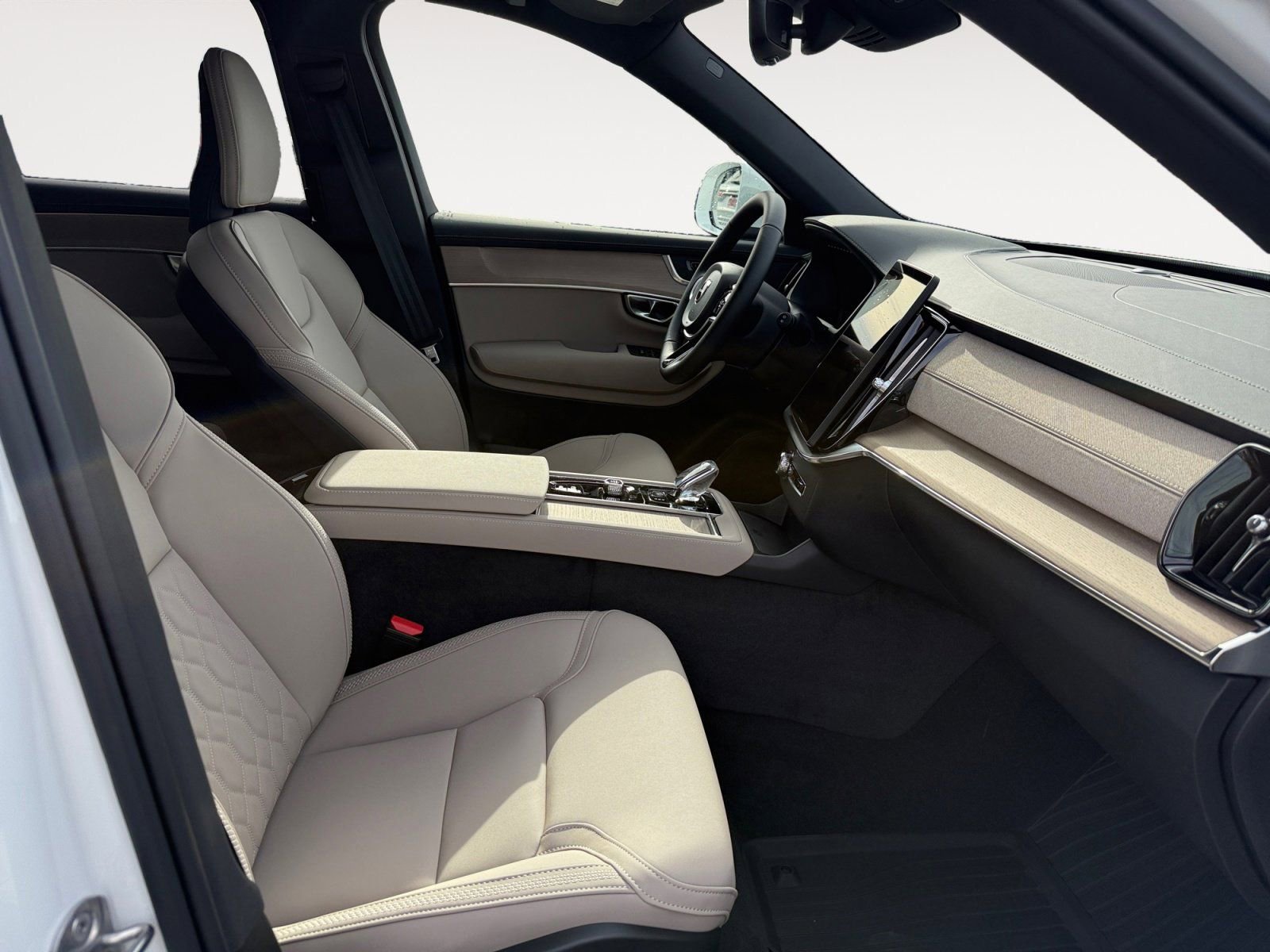 New 2026 Volvo XC90 B5 Plus w/ Protection Package Premier image 15