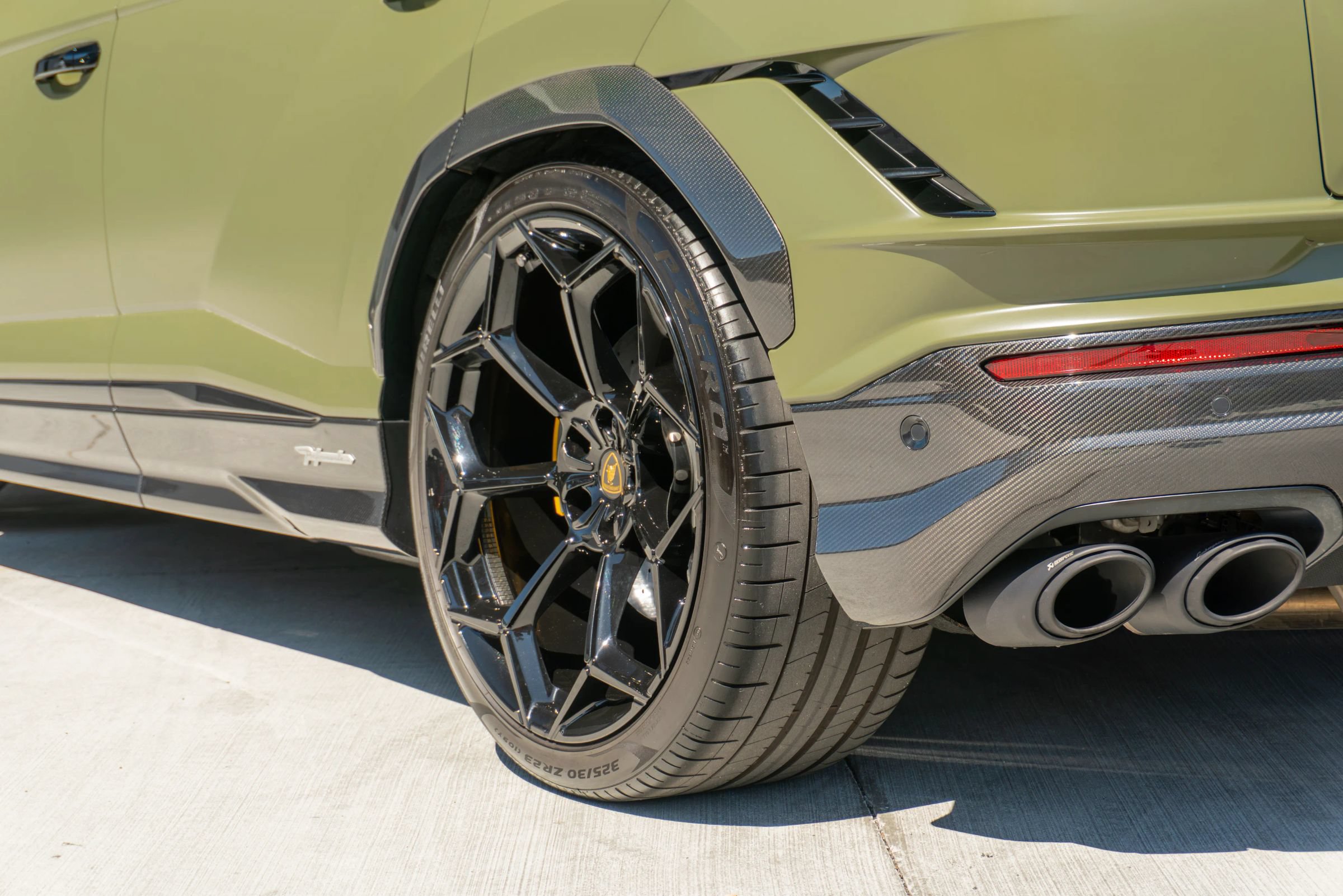 Used 2024 Lamborghini Urus Performante AWD/4WD image 45