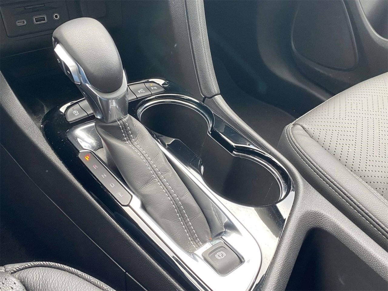 Used 2022 Buick Encore GX Essence w/ Advanced Technology Package image 30