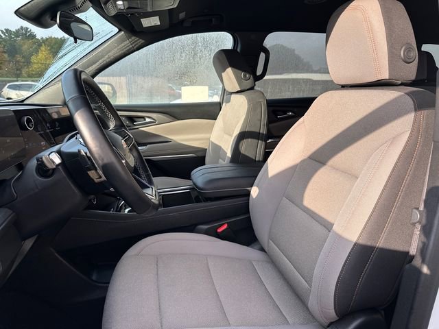 Used 2025 Chevrolet Traverse LT image 38