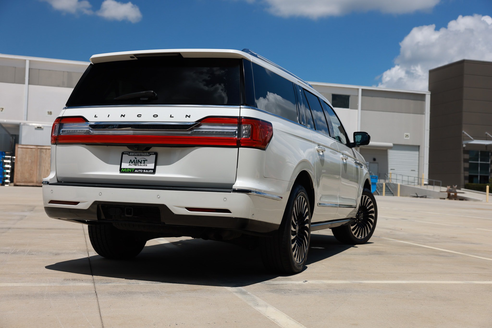 Used 2020 Lincoln Navigator L Black Label w/ Cargo Convenience Package AWD/4WD image 55