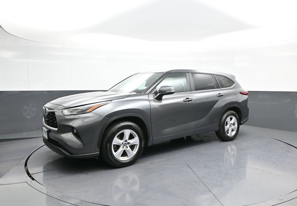 Certified 2023 Toyota Highlander L image 10