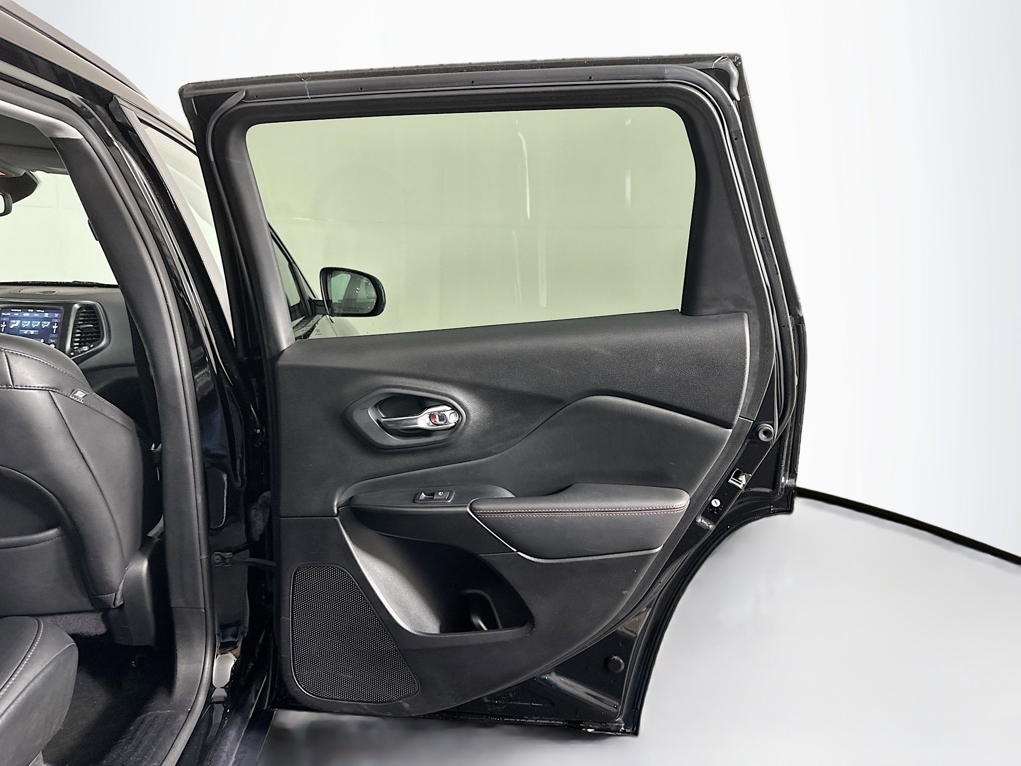 Used 2021 Jeep Cherokee Trailhawk w/ Trailer Tow Group image 29