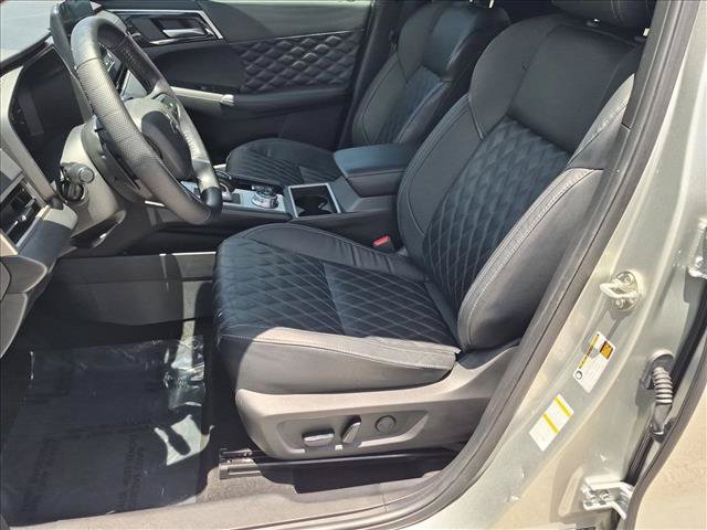 Used 2023 Mitsubishi Outlander SEL FWD image 16