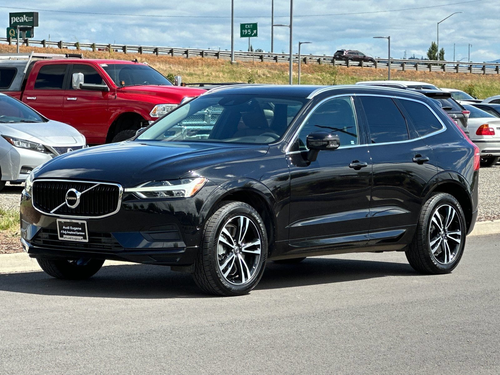Used 2019 Volvo XC60 T6 Momentum w/ Multimedia Package AWD/4WD image 7