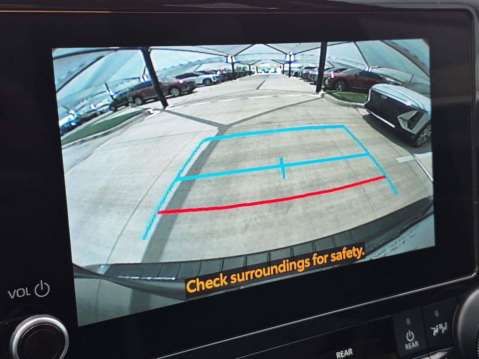 Used 2024 Toyota Highlander XLE FWD image 19