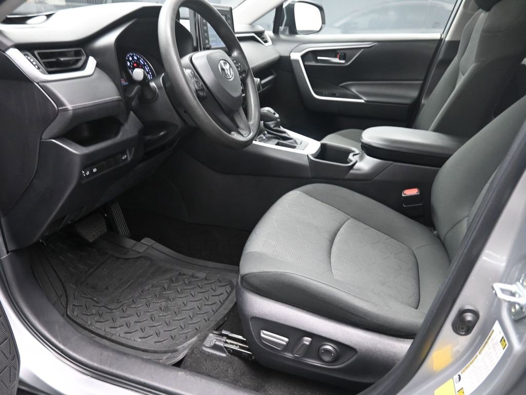 Used 2022 Toyota RAV4 XLE image 17