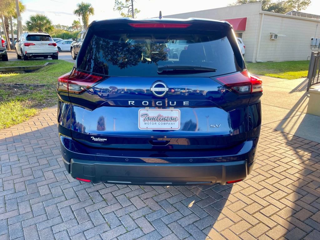 Used 2024 Nissan Rogue SV image 4