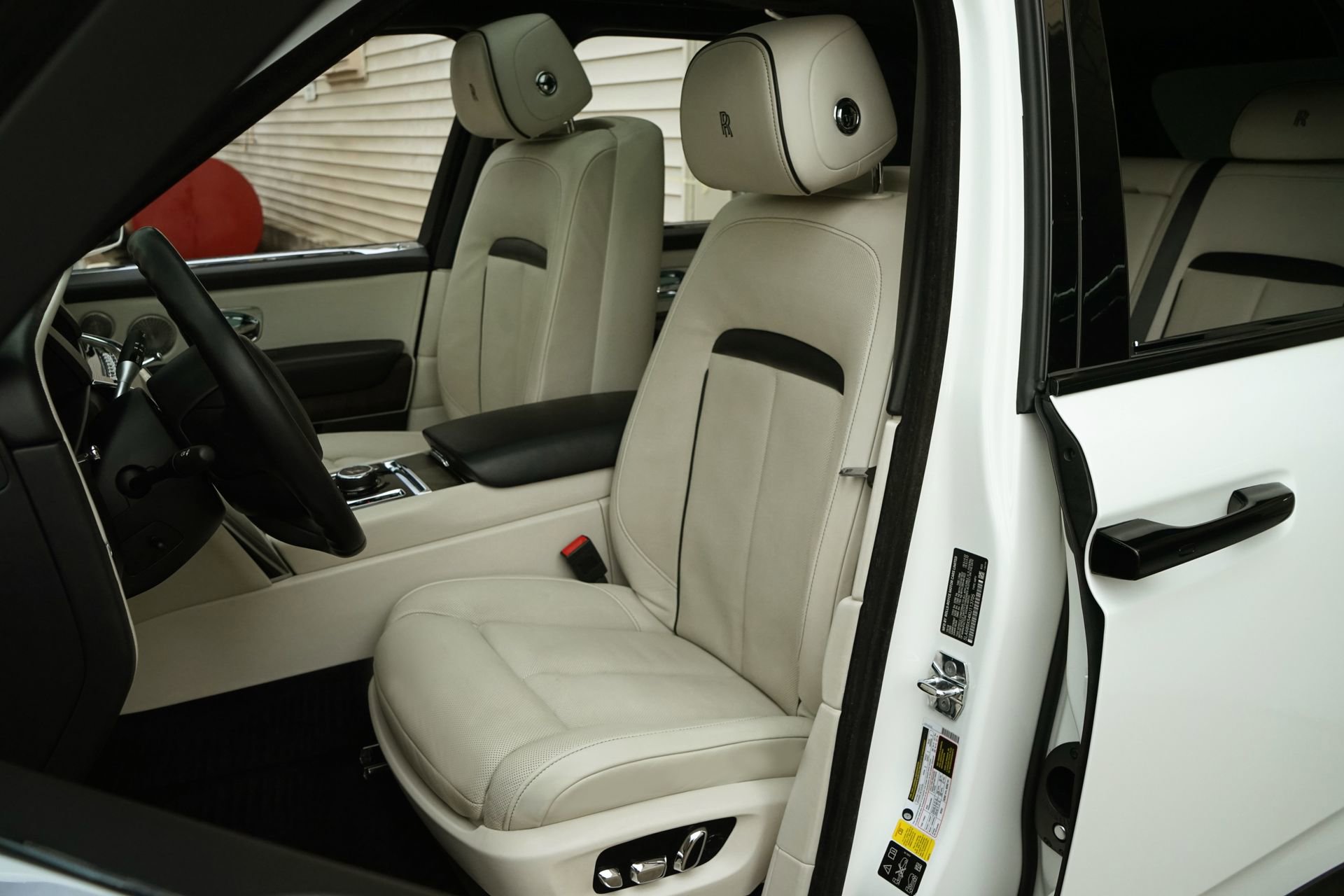 Used 2019 Rolls-Royce Cullinan AWD/4WD image 10