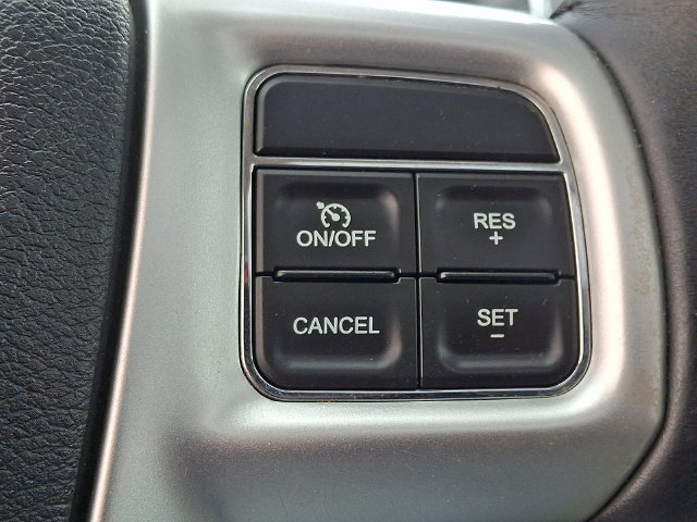 Used 2016 Chrysler Town & Country Touring-L FWD image 23