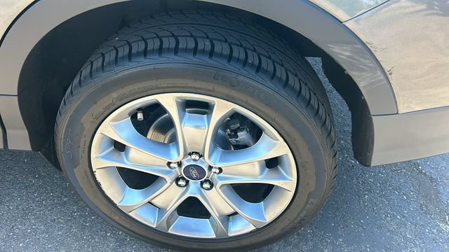 Used 2015 Ford Escape Titanium w/ Equipment Group 301A AWD/4WD image 6