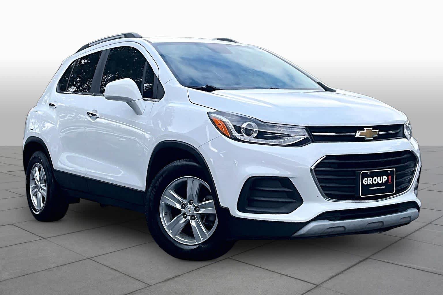 Used 2019 Chevrolet Trax LT w/ LT Convenience Package FWD image 3