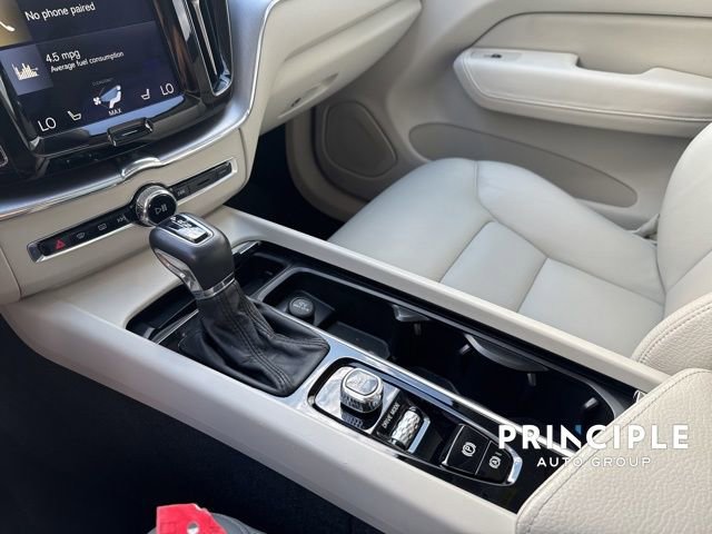 Used 2018 Volvo XC60 T6 Momentum w/ Convenience Package image 17