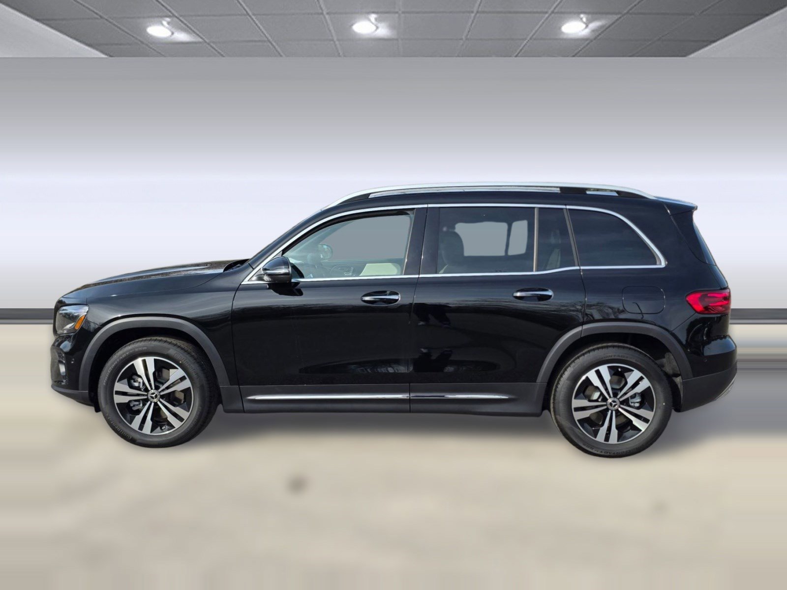 New 2026 Mercedes-Benz GLB 250 4MATIC image 2