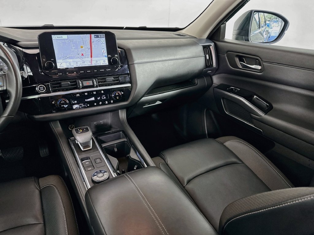 Used 2024 Nissan Pathfinder SL AWD/4WD image 23