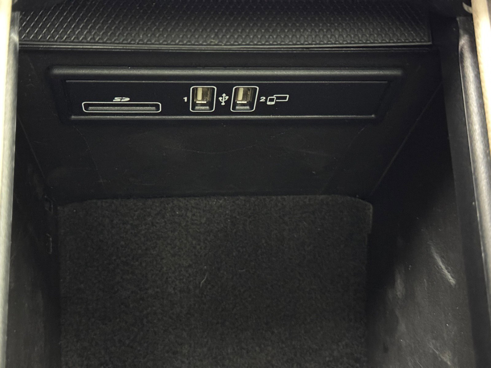 Used 2019 Mercedes-Benz GLC 350e 4MATIC w/ Premium Package image 31