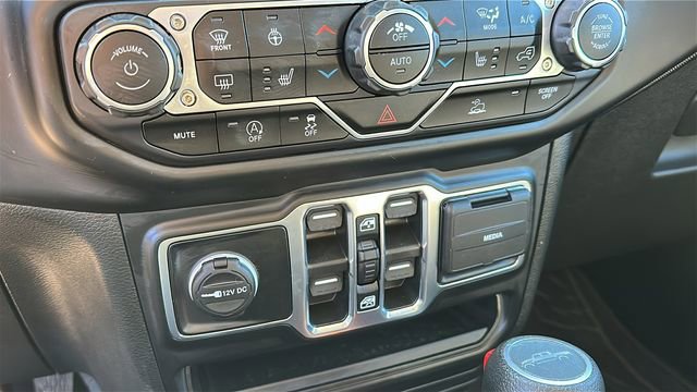 Used 2022 Jeep Gladiator Willys image 16