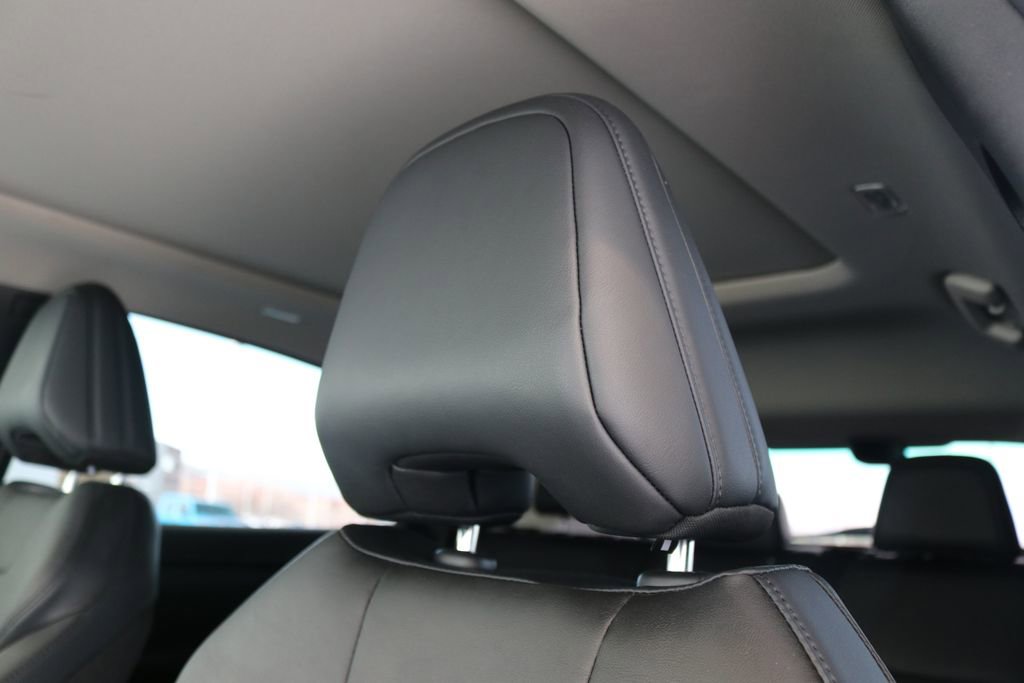 Used 2023 Nissan Ariya AWD image 17