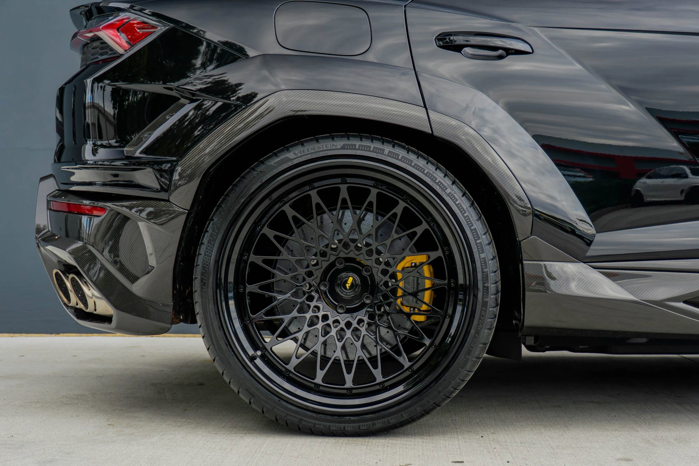 Used 2025 Lamborghini Urus SE image 40