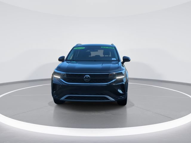 Used 2022 Volkswagen Taos SE FWD image 3