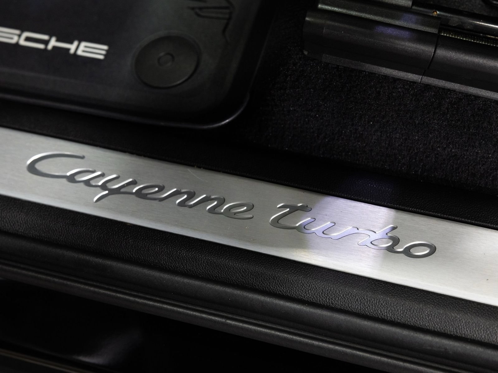 Used 2023 Porsche Cayenne Turbo AWD/4WD image 19