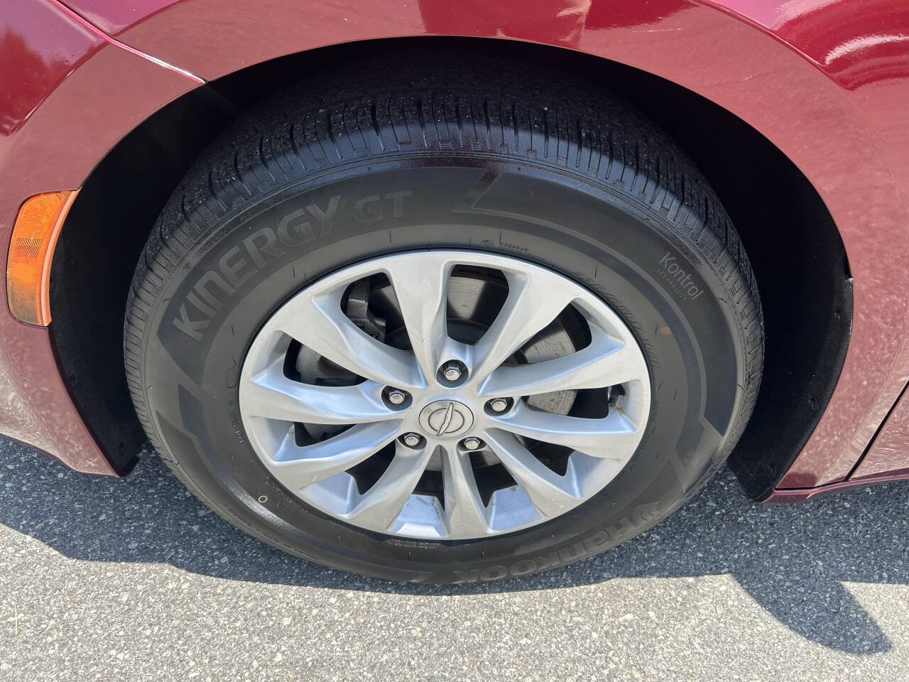 Used 2017 Chrysler Pacifica Touring-L FWD image 10
