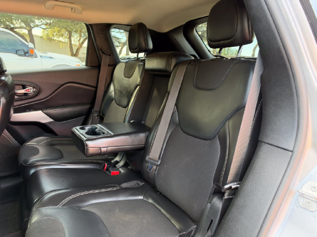 Used 2018 Jeep Cherokee Latitude Plus FWD image 16