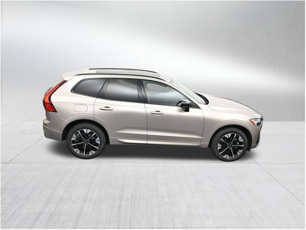 New 2026 Volvo XC60 B5 Plus AWD/4WD image 18