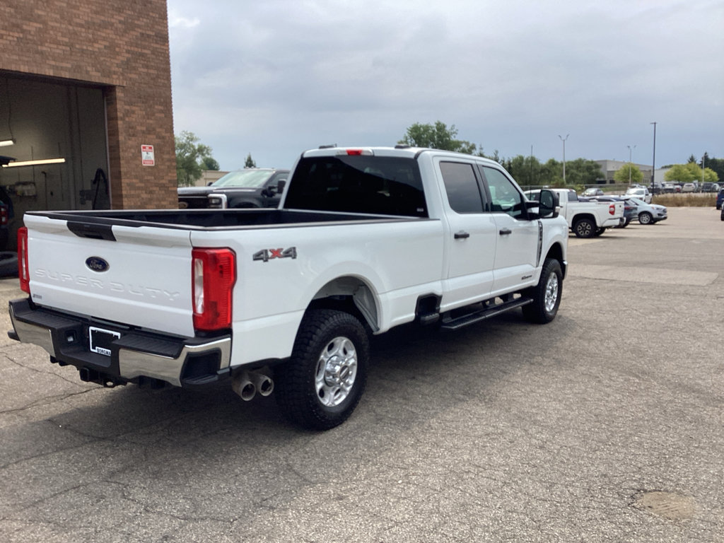 Used 2026 Ford F350 XLT AWD/4WD image 2