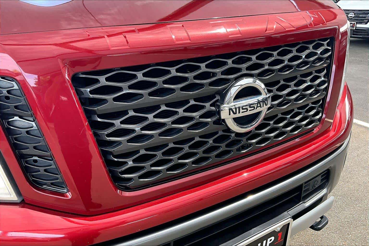 Used 2016 Nissan Titan PRO-4X AWD/4WD image 29