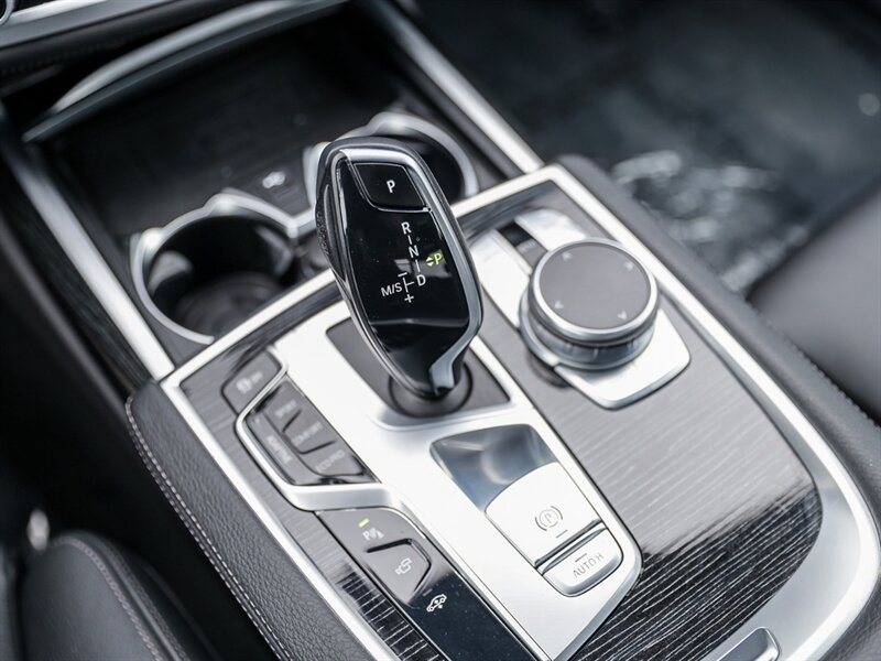 Used 2021 BMW 740i w/ M Sport Package RWD image 31